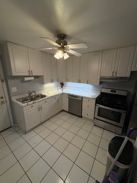 Tiny photo for 7070 N Ridge Boulevard #1B, Chicago, IL 60645 (MLS # 12722054)