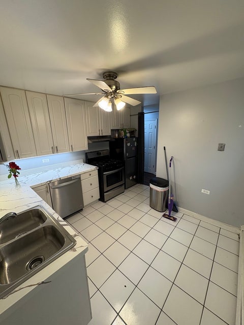 Tiny photo for 7070 N Ridge Boulevard #1B, Chicago, IL 60645 (MLS # 12722054)