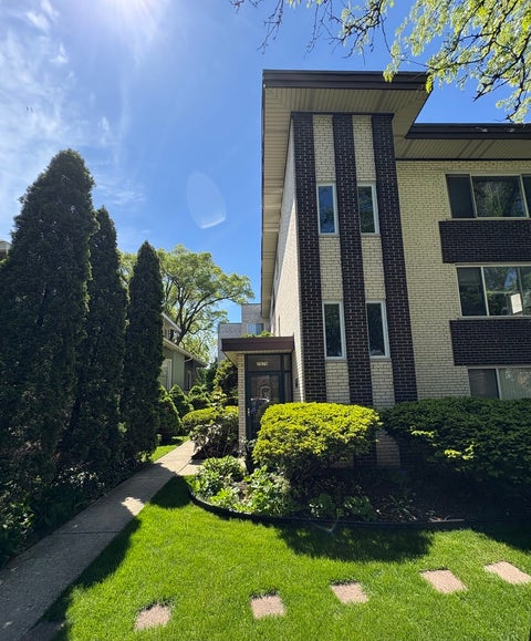 Photo of 7070 N Ridge Boulevard #1B, Chicago, IL 60645 (MLS # 12722054)