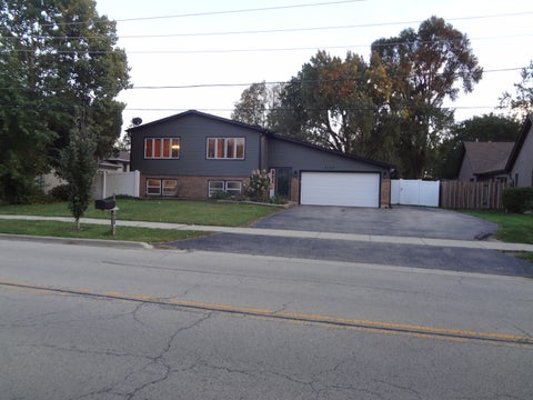 Tiny photo for 4193 Blackstone Avenue, Gurnee, IL 60031 (MLS # 12783987)