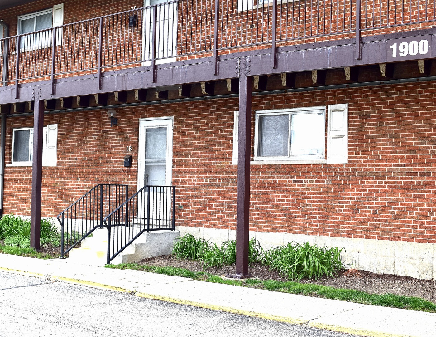 1900 W Knightsbridge Drive 1B