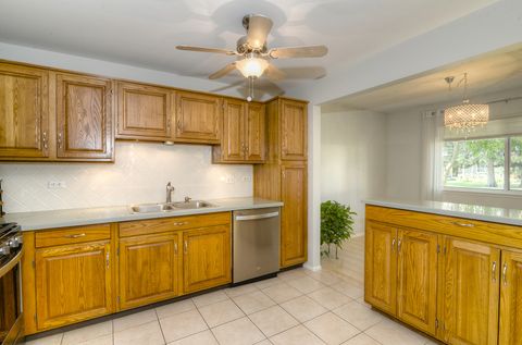 Tiny photo for 1502 Canbury Court #D1, Wheeling, IL 60090 (MLS # 12471871)