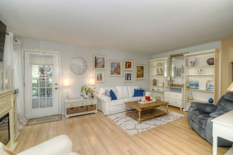 Tiny photo for 1502 Canbury Court #D1, Wheeling, IL 60090 (MLS # 12471871)