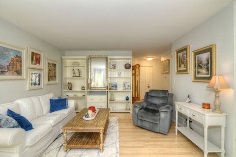 Tiny photo for 1502 Canbury Court #D1, Wheeling, IL 60090 (MLS # 12471871)