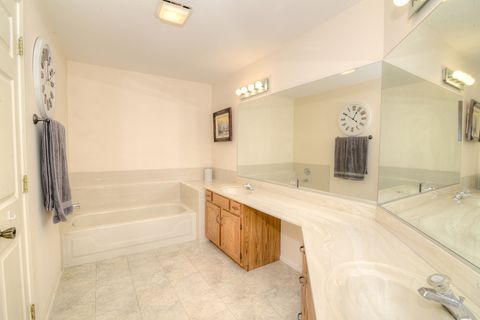 Tiny photo for 1502 Canbury Court #D1, Wheeling, IL 60090 (MLS # 12471871)