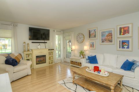 Tiny photo for 1502 Canbury Court #D1, Wheeling, IL 60090 (MLS # 12471871)