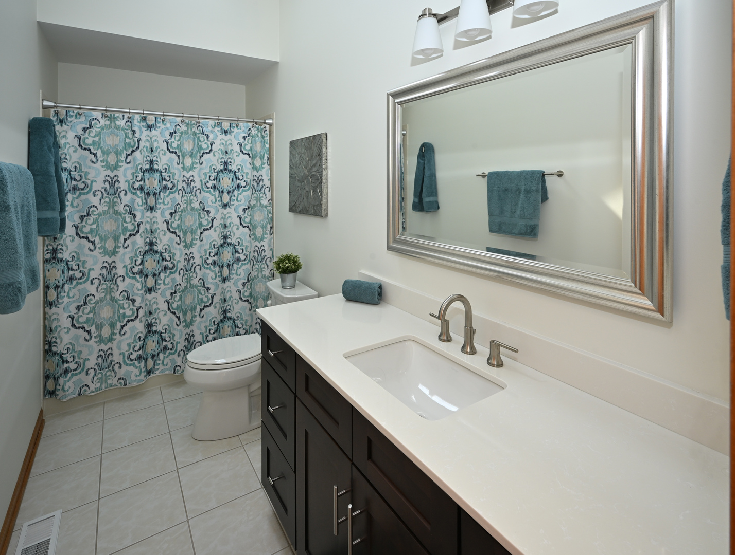 St. Charles, Illinois 60174, United States, 4 Bedrooms Bedrooms, ,3 BathroomsBathrooms,Residential,Contingent,212852