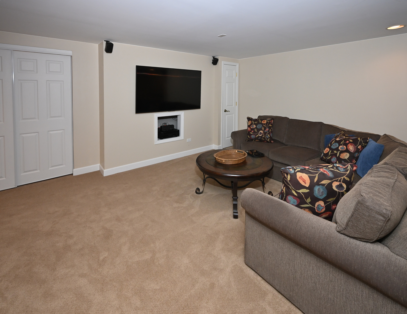 St. Charles, Illinois 60174, United States, 4 Bedrooms Bedrooms, ,3 BathroomsBathrooms,Residential,Contingent,212852