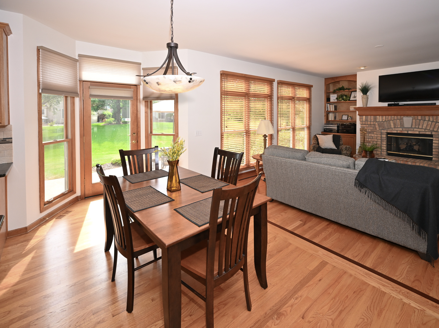 St. Charles, Illinois 60174, United States, 4 Bedrooms Bedrooms, ,3 BathroomsBathrooms,Residential,Contingent,212852