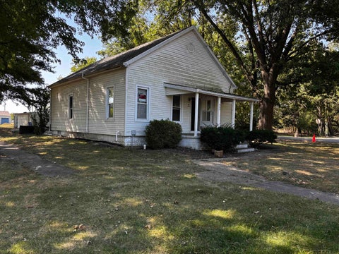 Photo of 660 W Jackson Street, Virden, IL 62690 (MLS # 12755349)