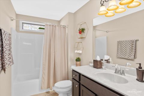 Tiny photo for 822 Hoyden Court, Sugar Grove, IL 60554 (MLS # 12576282)