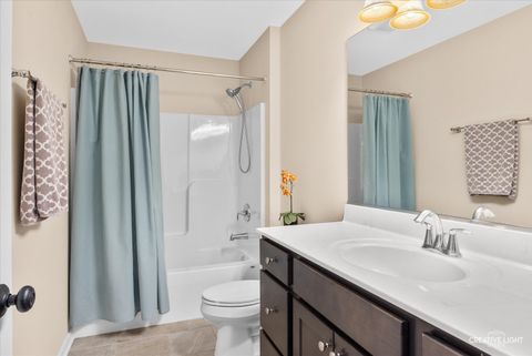 Tiny photo for 822 Hoyden Court, Sugar Grove, IL 60554 (MLS # 12576282)