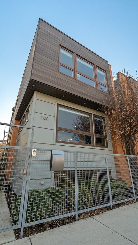 1320 N Moorman Street Chicago IL 60622
