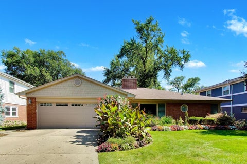 Tiny photo for 403 S We Go Trail, Mount Prospect, IL 60056 (MLS # 12762470)