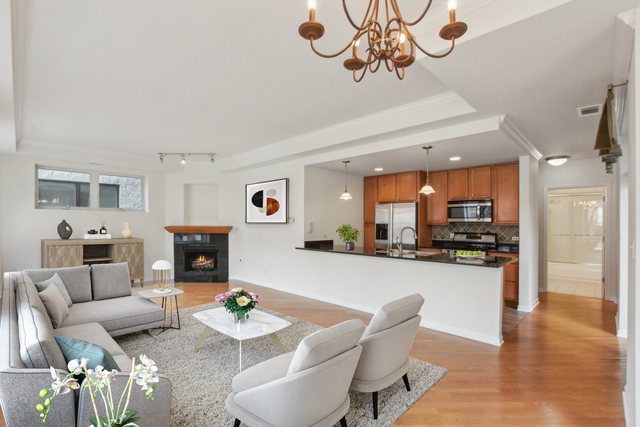 2317 W Wolfram Street 211