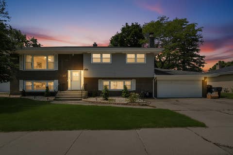 Tiny photo for 935 E 169th Street, South Holland, IL 60473 (MLS # 12733318)