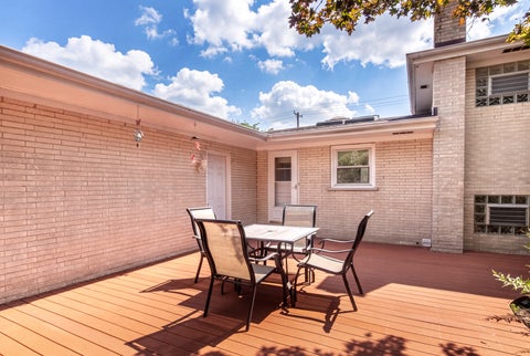 Tiny photo for 250 Shannon Court, Des Plaines, IL 60016 (MLS # 12742483)