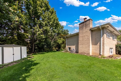 Tiny photo for 250 Shannon Court, Des Plaines, IL 60016 (MLS # 12742483)