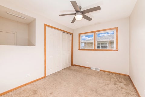 Tiny photo for 250 Shannon Court, Des Plaines, IL 60016 (MLS # 12742483)