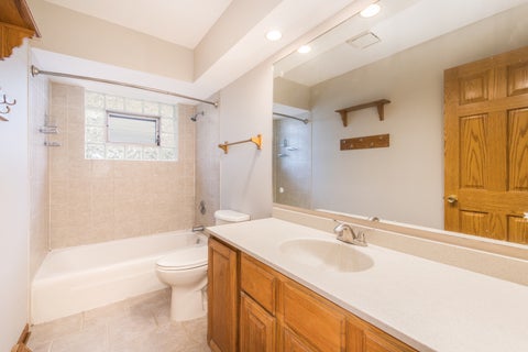 Tiny photo for 250 Shannon Court, Des Plaines, IL 60016 (MLS # 12742483)