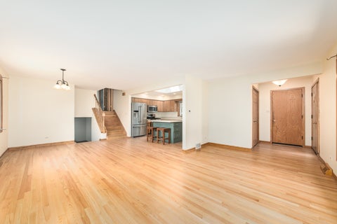 Tiny photo for 250 Shannon Court, Des Plaines, IL 60016 (MLS # 12742483)