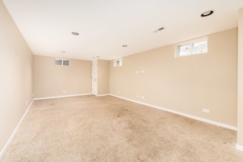Tiny photo for 250 Shannon Court, Des Plaines, IL 60016 (MLS # 12742483)
