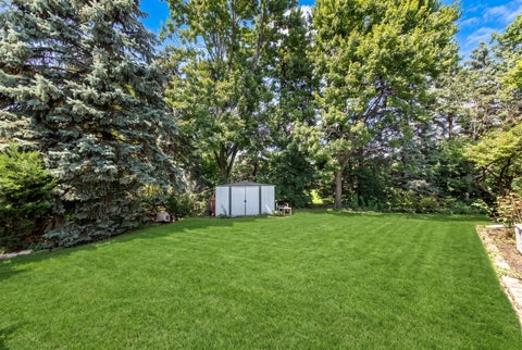 Tiny photo for 250 Shannon Court, Des Plaines, IL 60016 (MLS # 12742483)