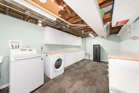 Tiny photo for 250 Shannon Court, Des Plaines, IL 60016 (MLS # 12742483)
