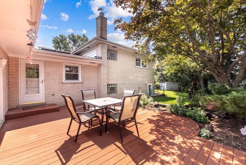 Tiny photo for 250 Shannon Court, Des Plaines, IL 60016 (MLS # 12742483)