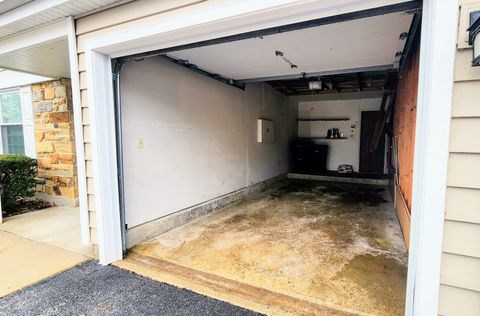 Tiny photo for 601 Fairbanks Court #V2, Schaumburg, IL 60194 (MLS # 12584654)