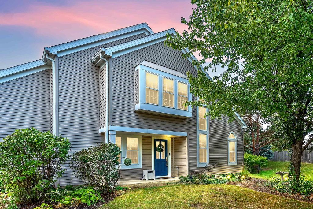 Photo for 385 Wexford Court, Carol Stream, IL 60188 (MLS # 12485918)