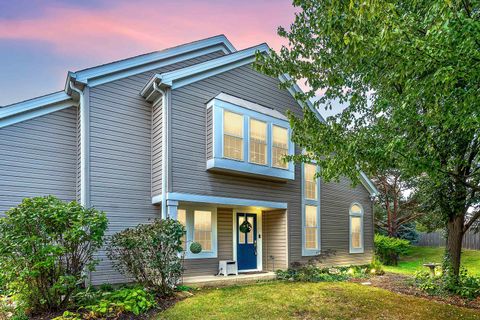 Photo of 385 Wexford Court, Carol Stream, IL 60188 (MLS # 12485918) Photo of 385 Wexford Court, Carol Stream, IL 60188 (MLS # 12485918)