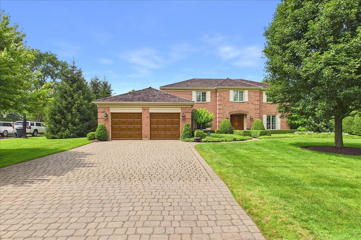 120 W Blackthorn Lane