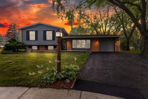Tiny photo for 7979 Huntington Circle N, Hanover Park, IL 60133 (MLS # 12707803)