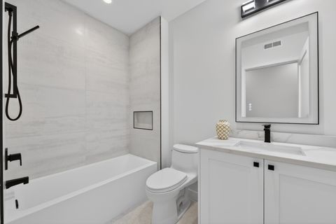 Tiny photo for 1345 W Grand Avenue #4N, Chicago, IL 60642 (MLS # 12641027)