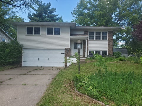 Photo of 30 Parkview Drive, Eldridge, IA 52748 (MLS # 12665031)