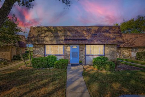 2630 Woodview Court Waukegan IL 60087