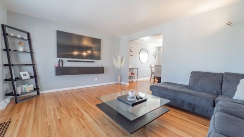Tiny photo for 10719 S Avenue L, Chicago, IL 60617 (MLS # 12502476)