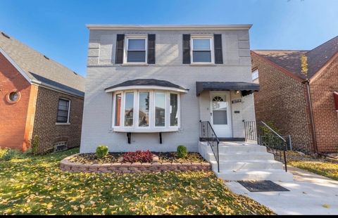 Photo of 10719 S Avenue L, Chicago, IL 60617 (MLS # 12502476)