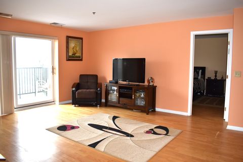 Tiny photo for 451 TOWN PLACE Circle #307, Buffalo Grove, IL 60089 (MLS # 12629492)