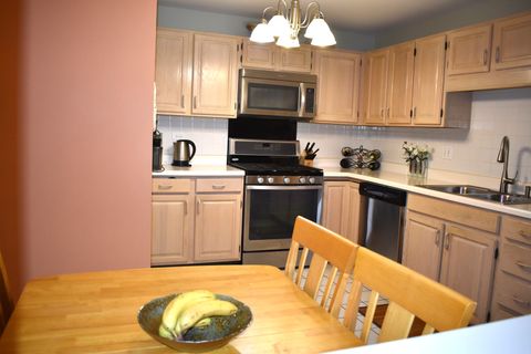 Tiny photo for 451 TOWN PLACE Circle #307, Buffalo Grove, IL 60089 (MLS # 12629492)