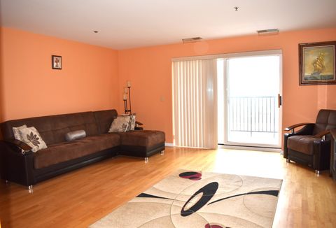 Tiny photo for 451 TOWN PLACE Circle #307, Buffalo Grove, IL 60089 (MLS # 12629492)