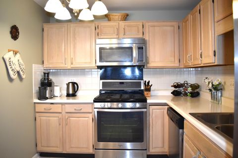 Tiny photo for 451 TOWN PLACE Circle #307, Buffalo Grove, IL 60089 (MLS # 12629492)