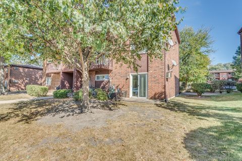 Tiny photo for 662 Daisy Lane #110, Roselle, IL 60172 (MLS # 12490369)