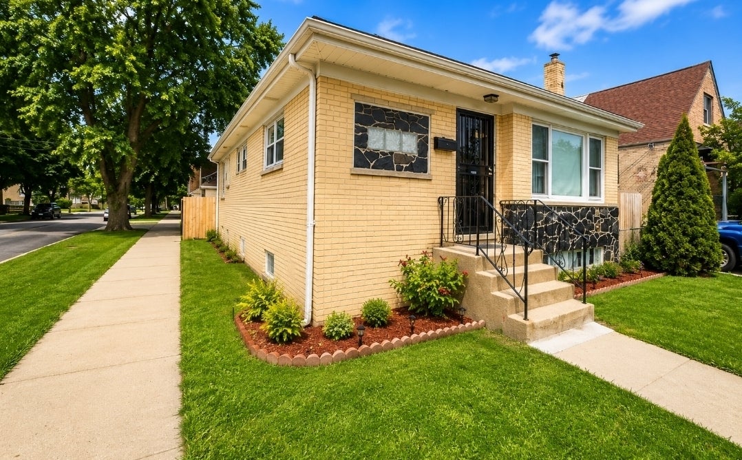 3000 N Neenah Avenue