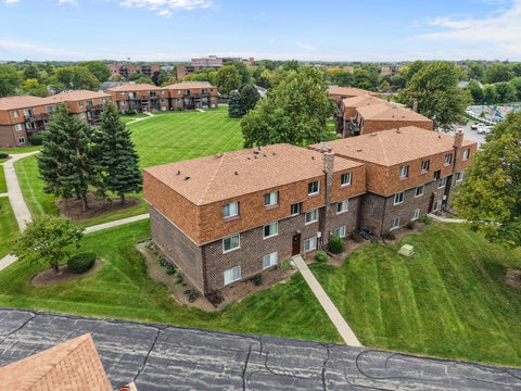 Tiny photo for 113 Boardwalk Street #E, Elk Grove Village, IL 60007 (MLS # 12789361)