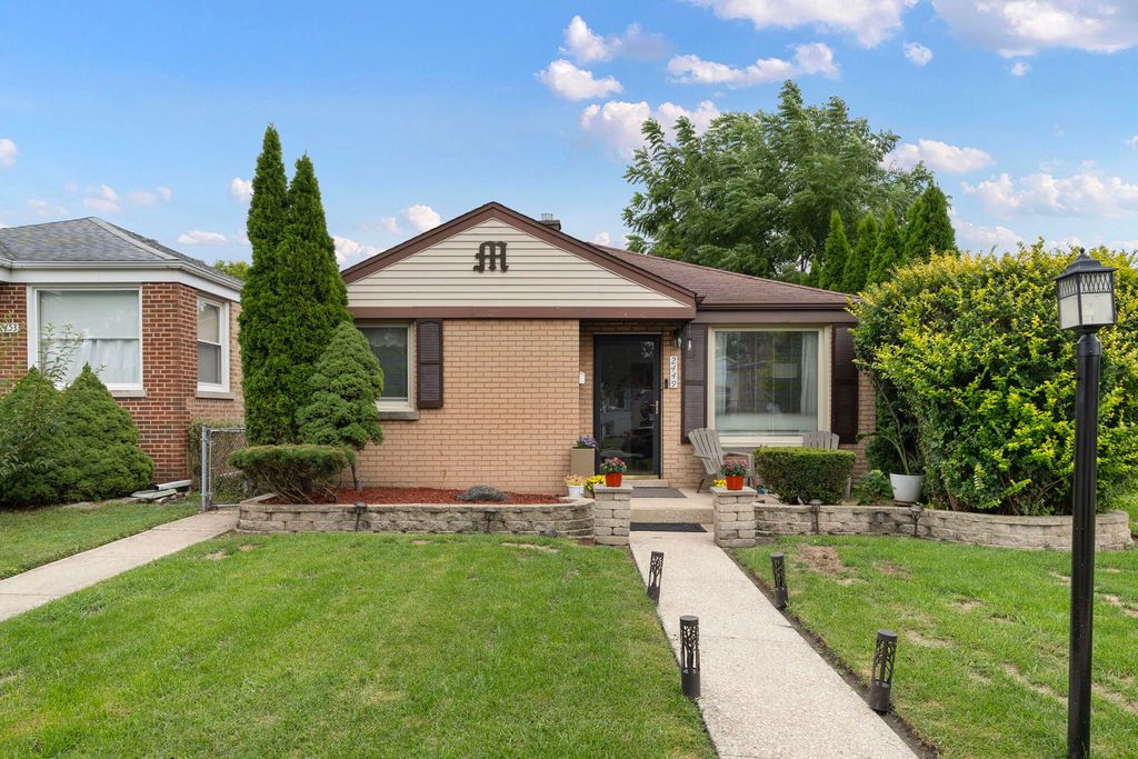 Photo for 2449 Leyden Avenue, River Grove, IL 60171 (MLS # 12498688)