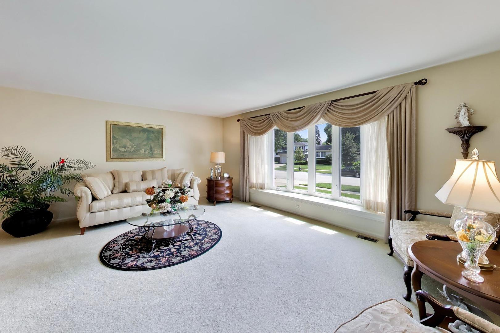 2314 E Lillian Lane