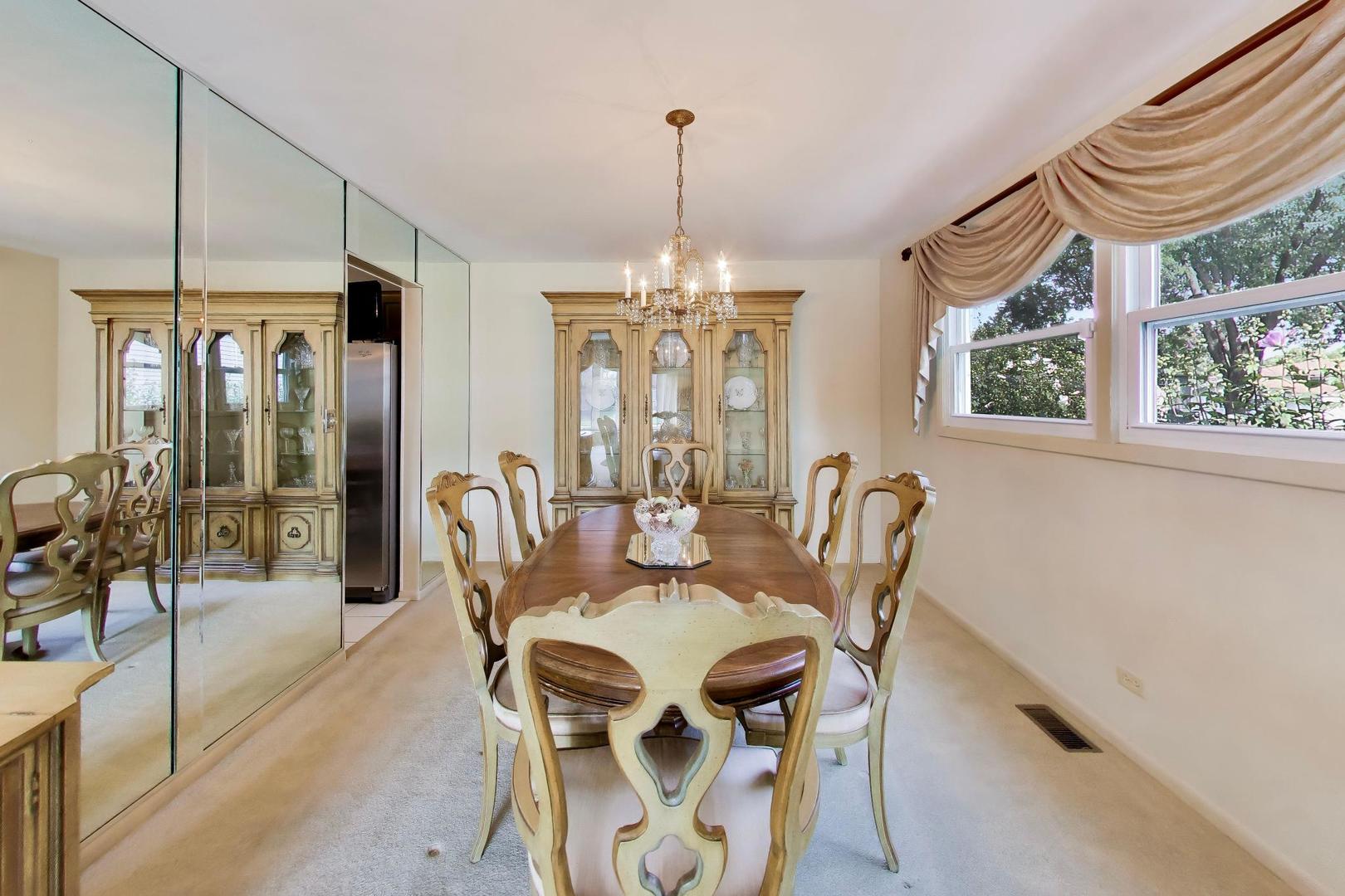 2314 E Lillian Lane