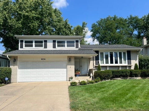 Photo of 2314 E Lillian Lane, Arlington Heights, IL 60004 (MLS # 12749417)